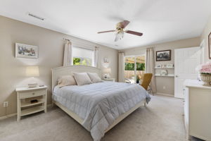 Primary Bedroom (5)