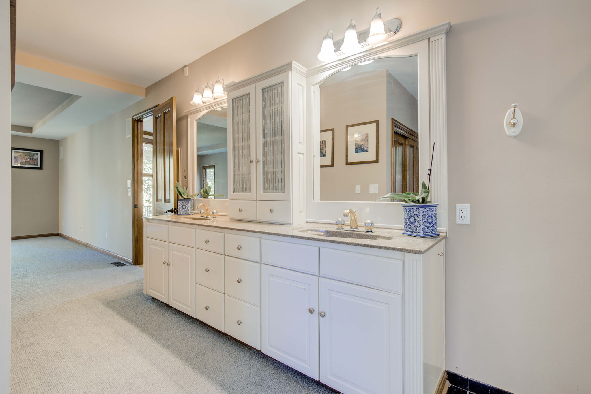 25 Bedroom1 En Suite Bathroom