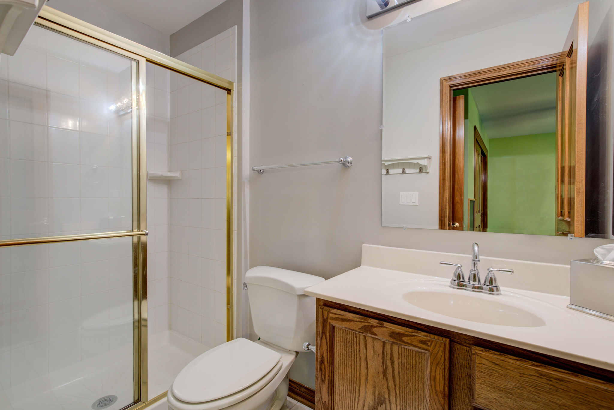 27 Upper Bedroom2 Bathroom2