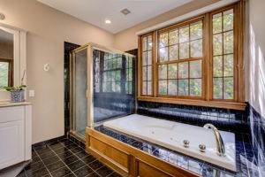 24 Bedroom1 En Suite Bathroom