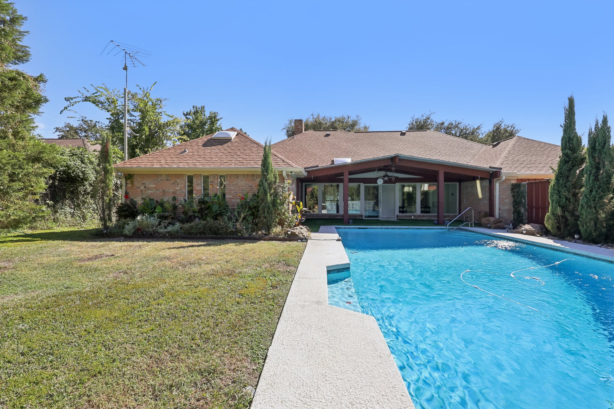 Northmoor Dr-S1210-055.jpg