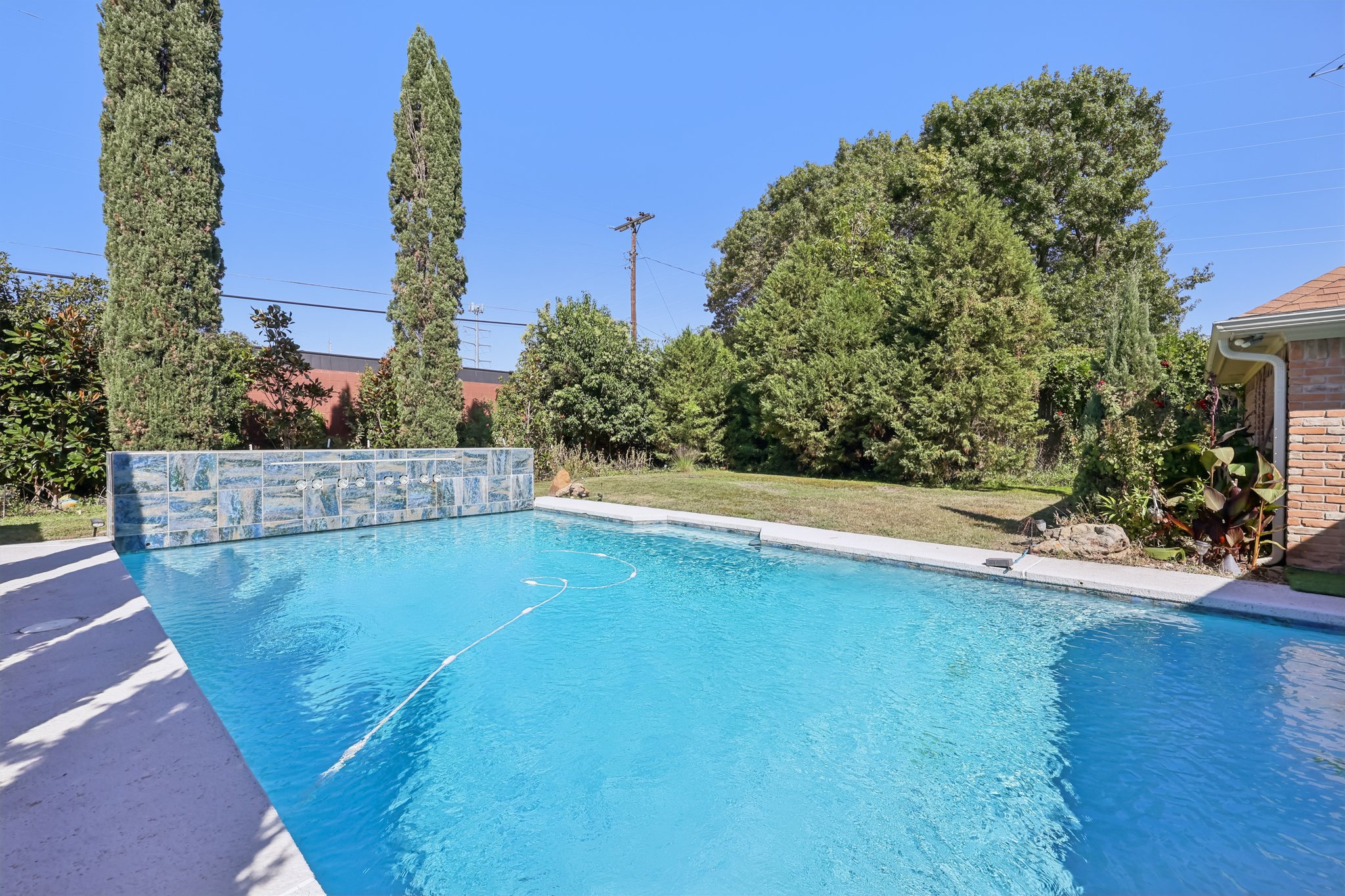 Northmoor Dr-S1210-057.jpg