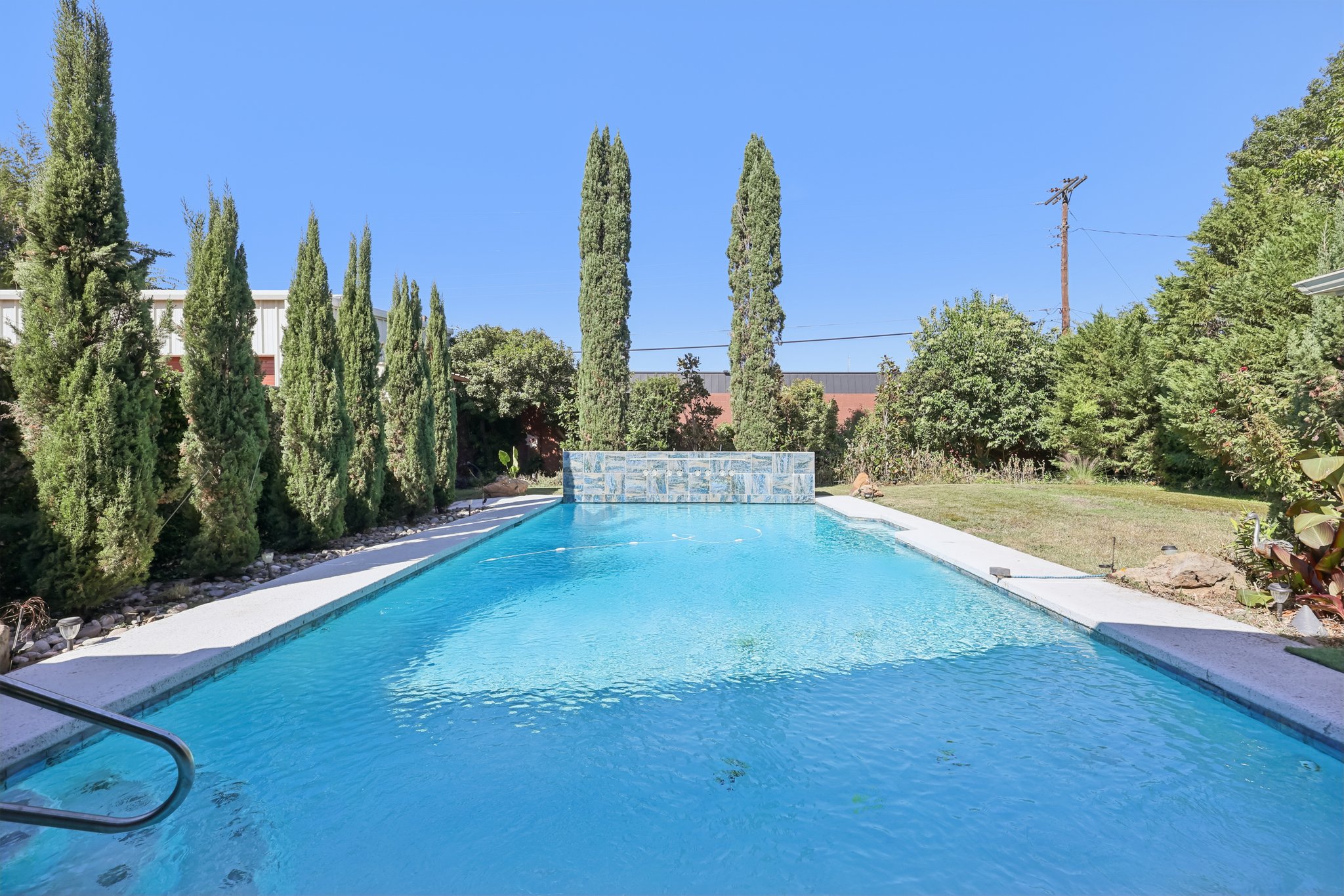 Northmoor Dr-S1210-058.jpg