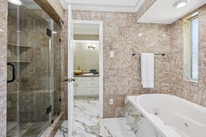 Northmoor Dr-S1210-037.jpg