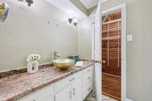 Northmoor Dr-S1210-040.jpg