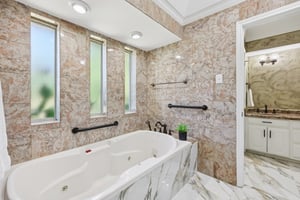 Northmoor Dr-S1210-041.jpg