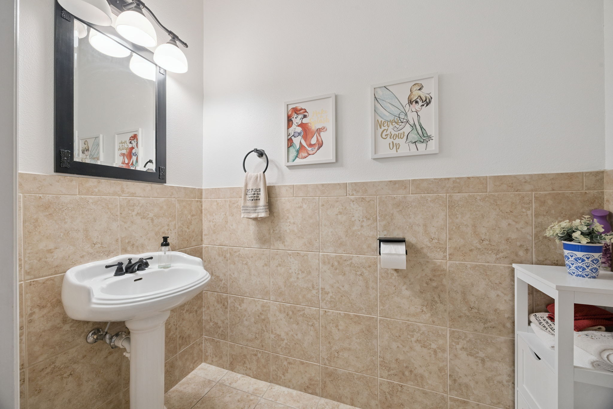 Powder Room (1st Floor)