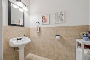 Powder Room (1st Floor)