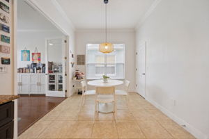 Kitchen/Breakfast Area