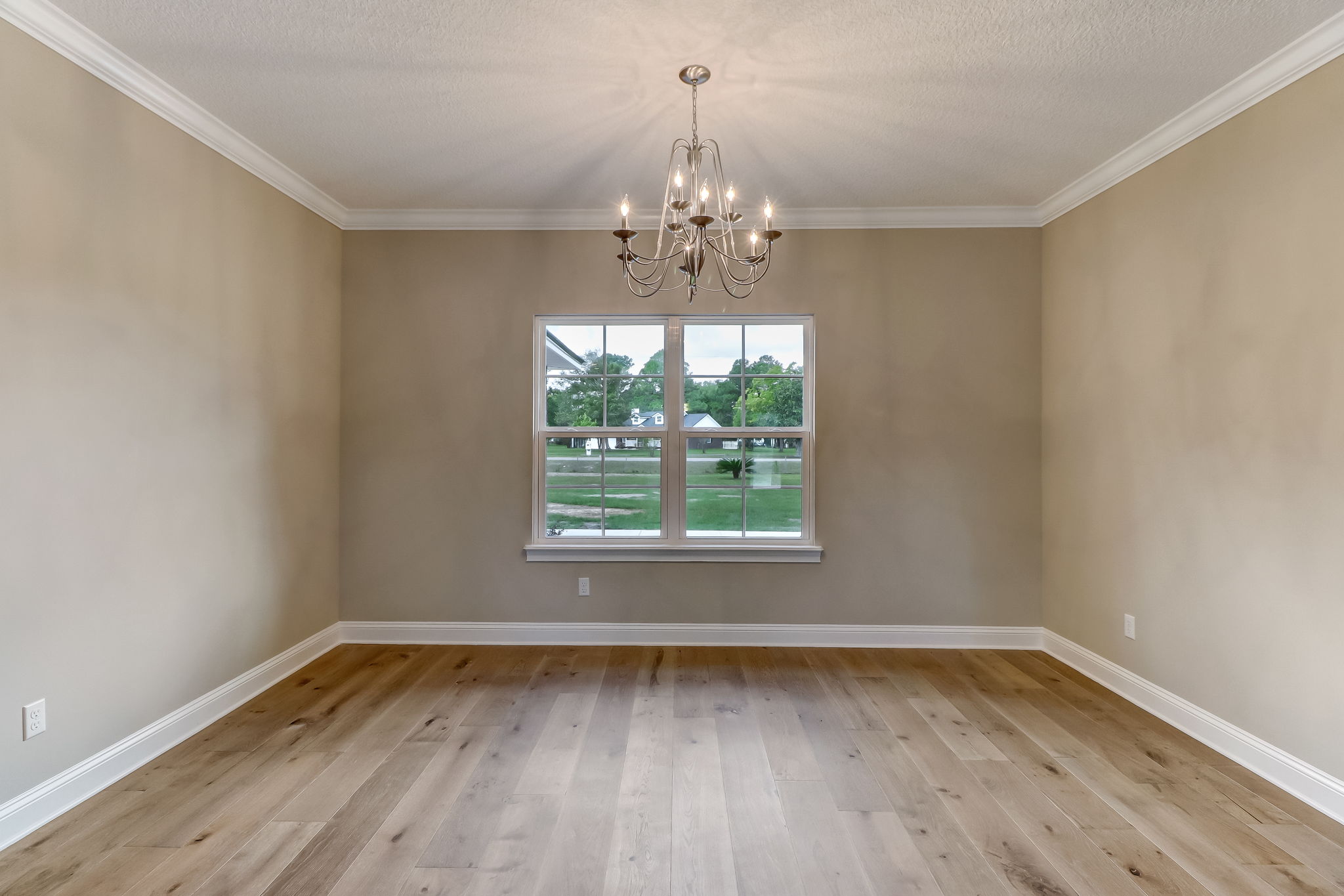 Neutral paint, 9 ft ceilings, and crown moulding add a special touch to the open concept living and dining area.