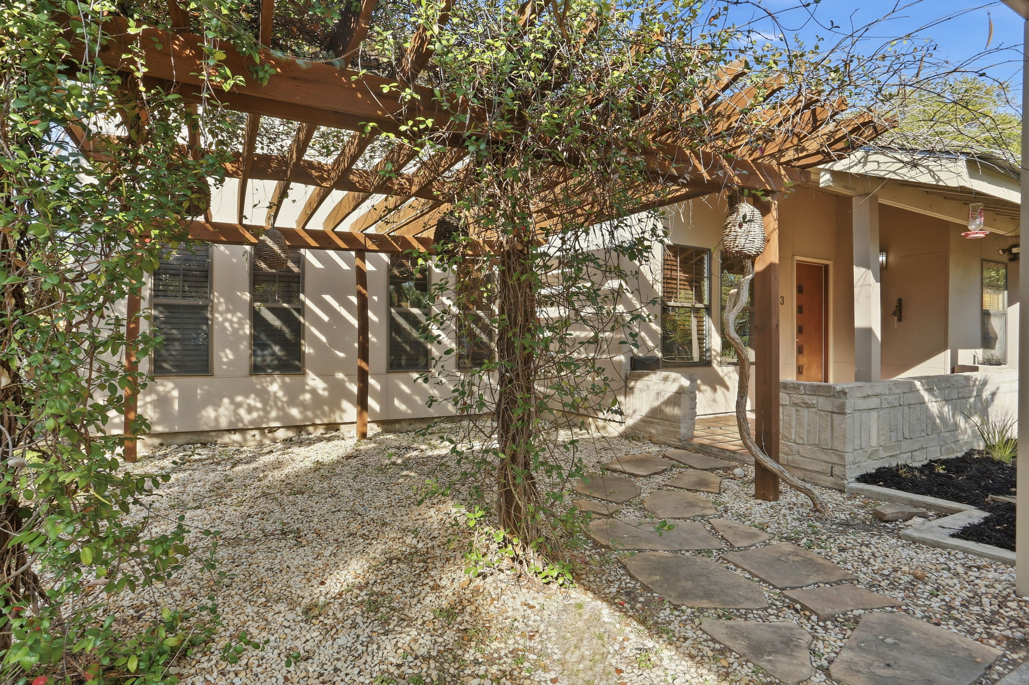  Photo 4