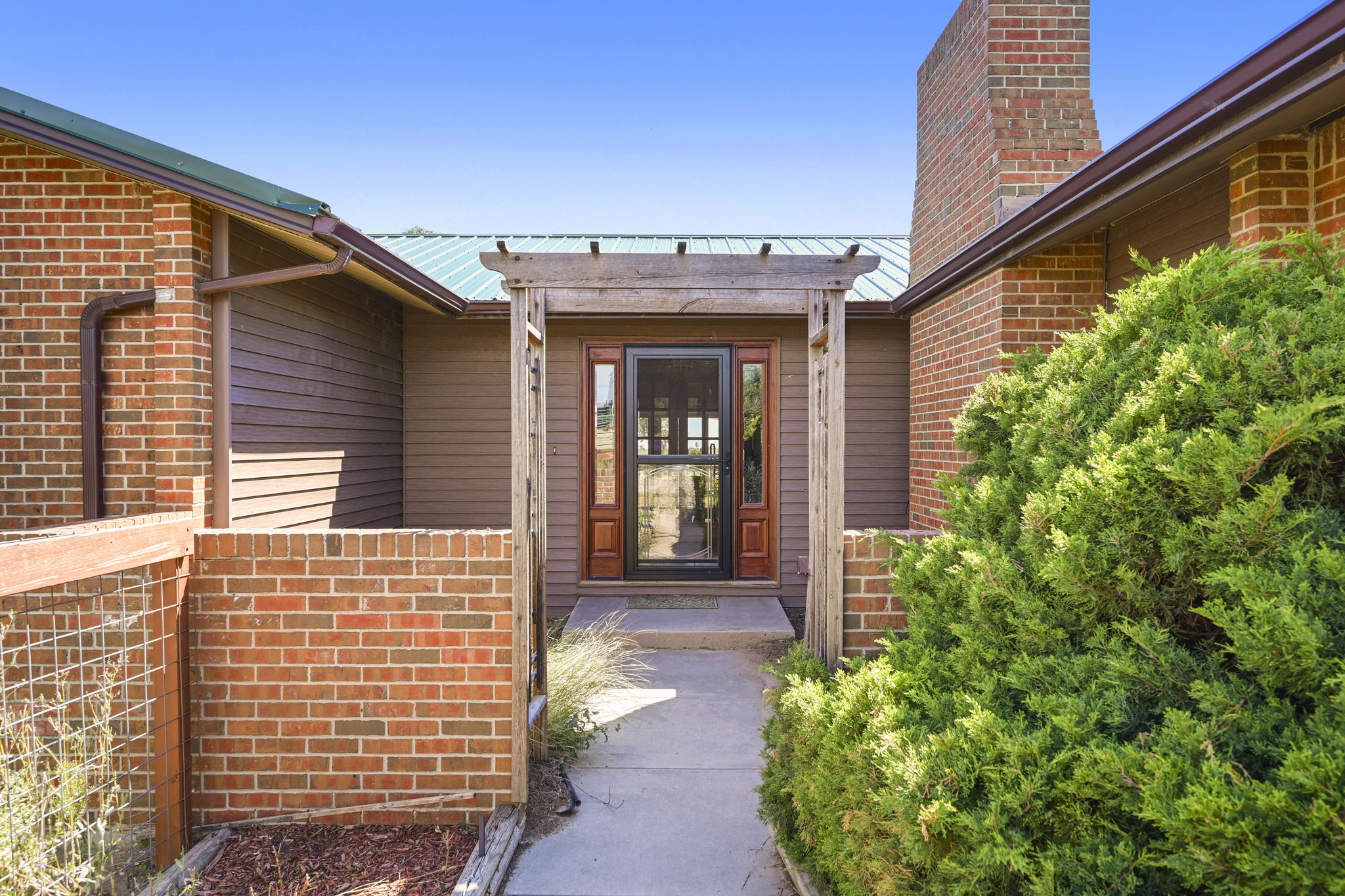 Main 4 Bed/3 Bath home entrance