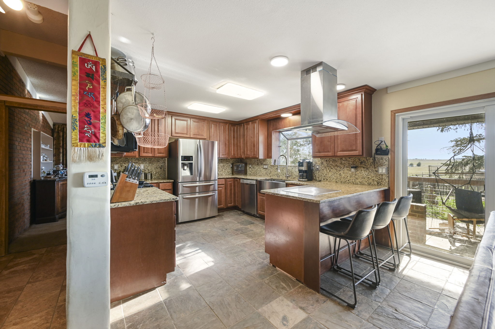 Kitchen with built-in Teppanyaki grill and breakfast bar