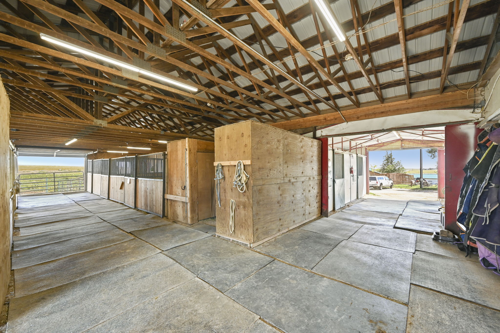 Primary stable stalls and tack area