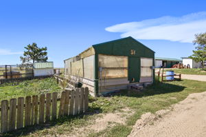 Fully equipped & heated greenhouse