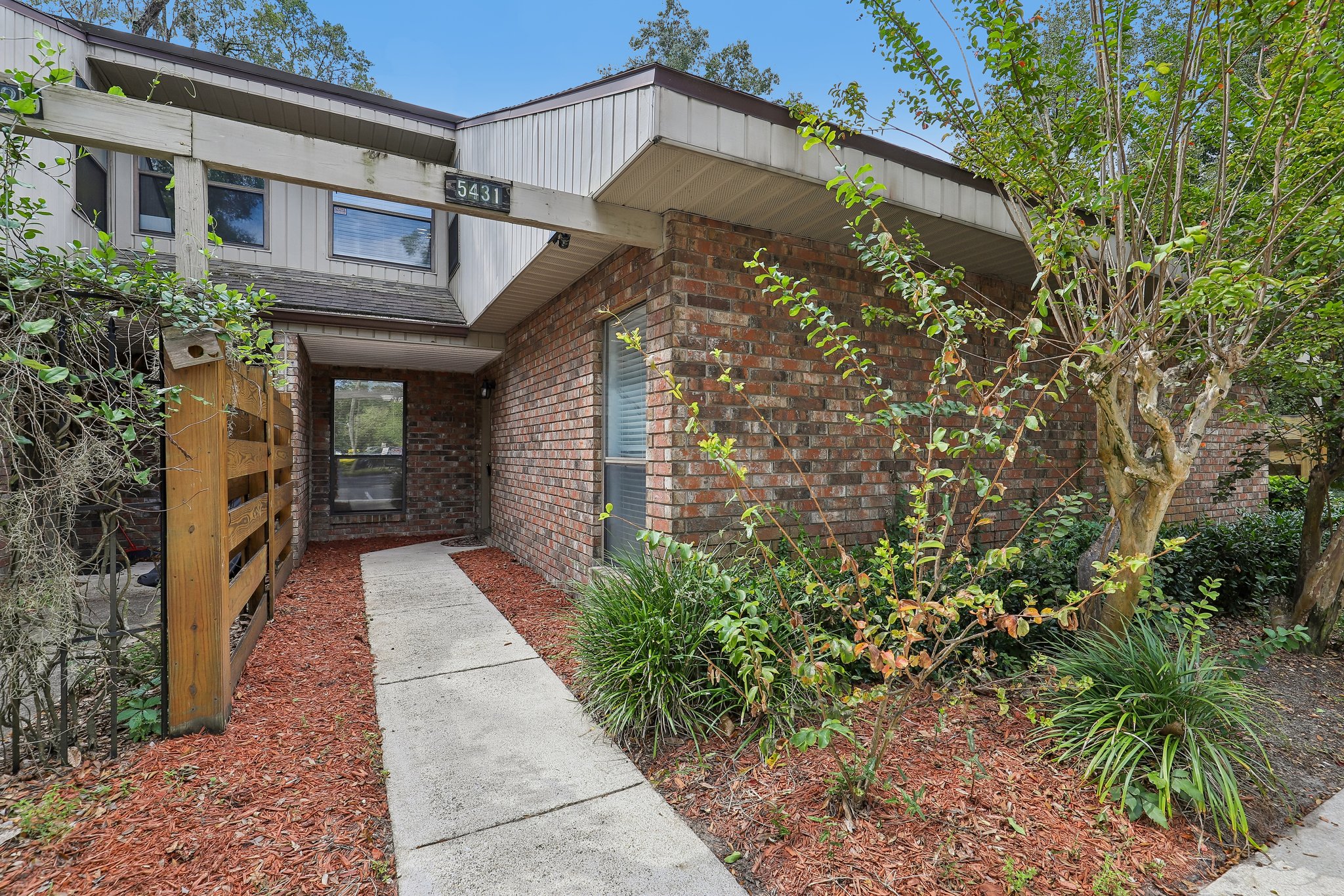NW 33rd Pl-S3009-002.jpg