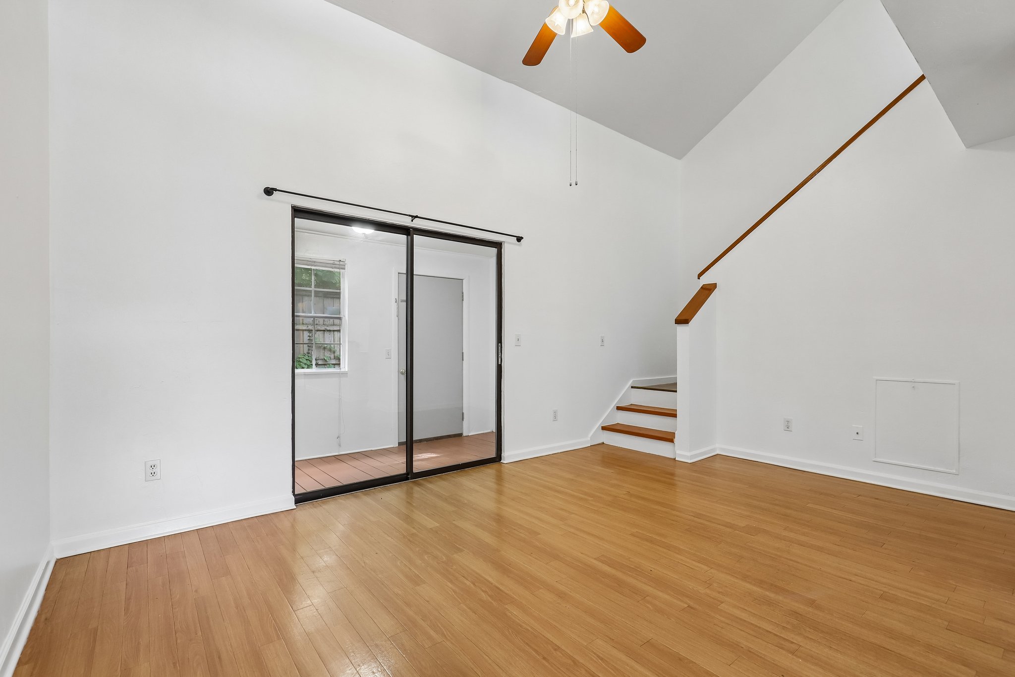 NW 33rd Pl-S3009-009.jpg