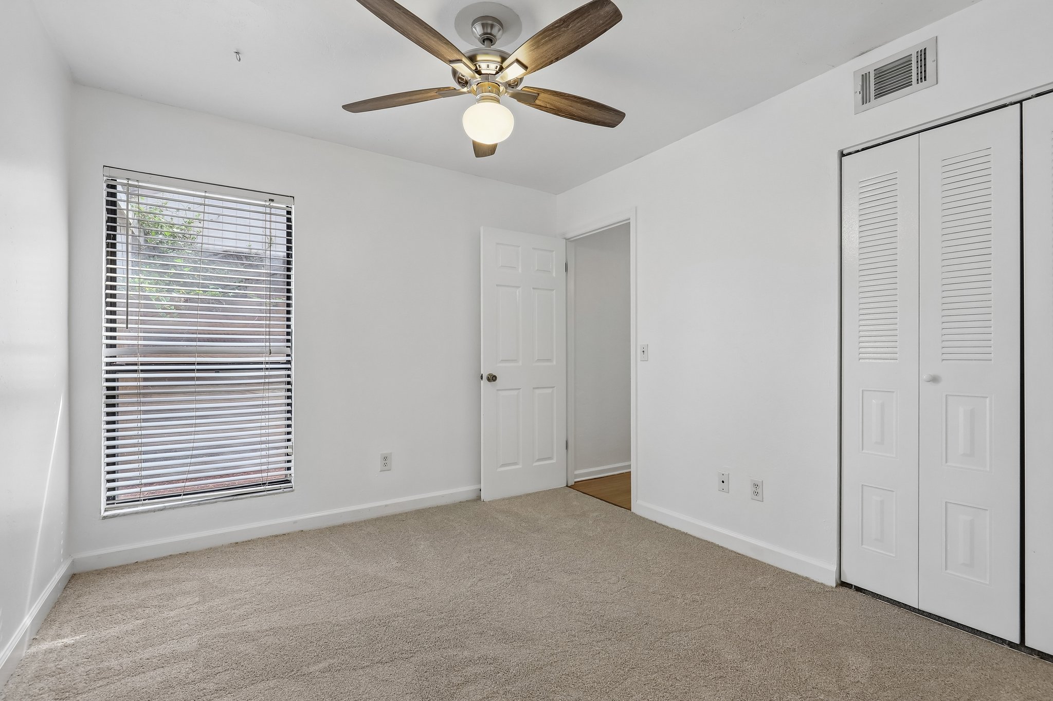 NW 33rd Pl-S3009-020.jpg