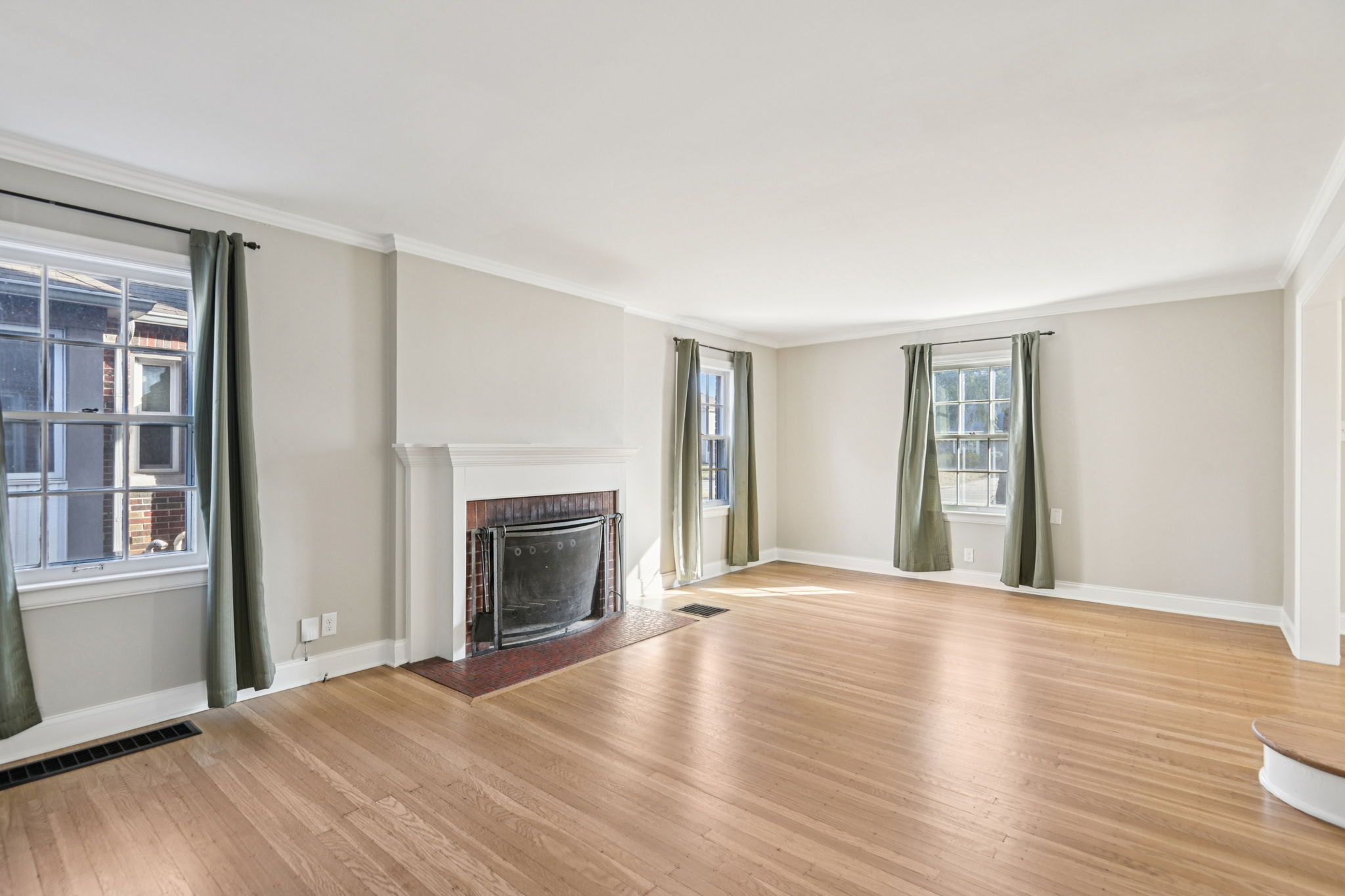 N Capitol Ave-S2502-017