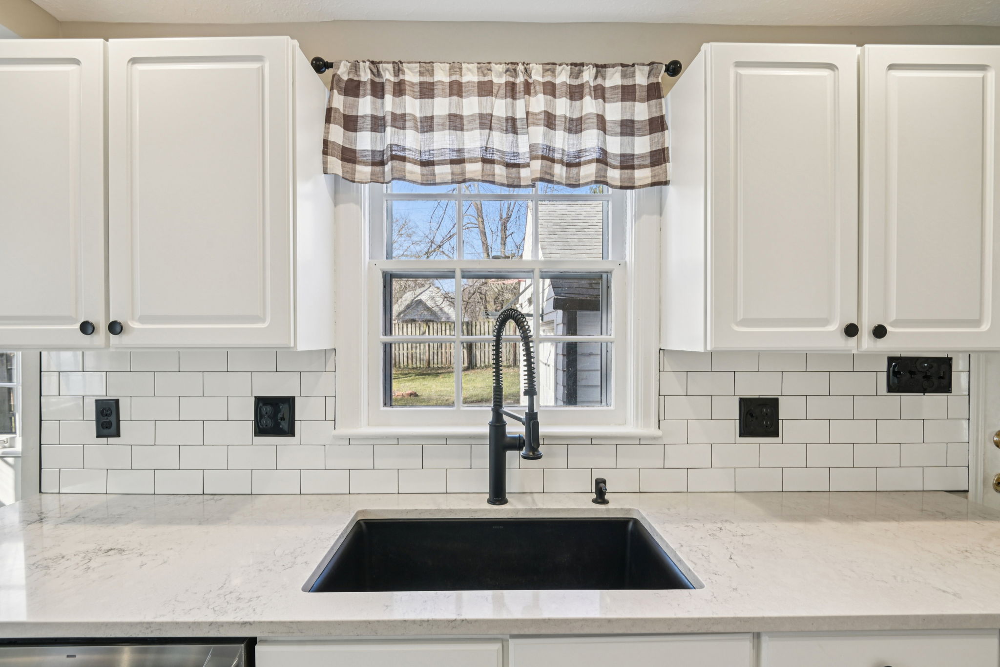 N Capitol Ave-S2502-022