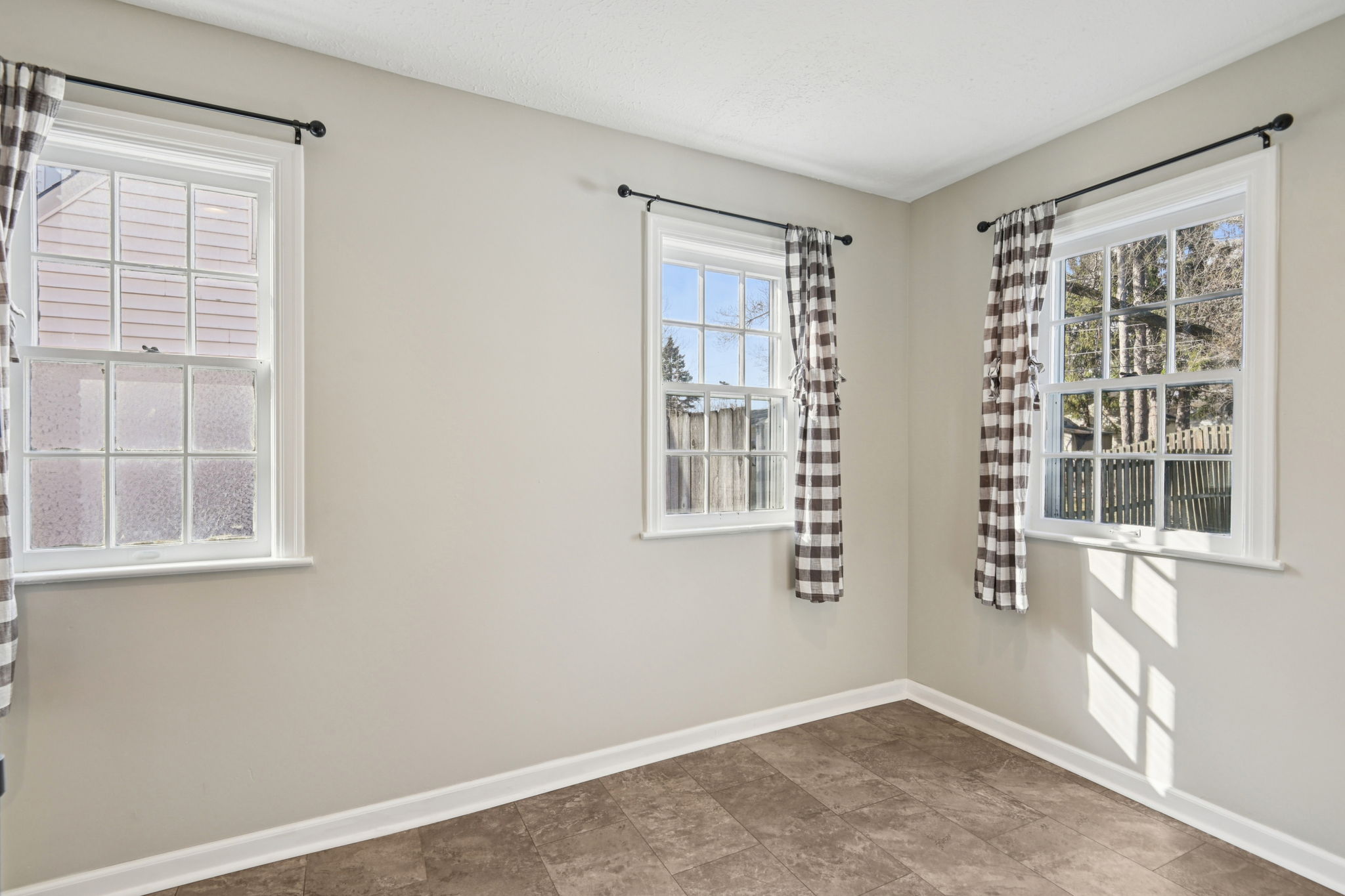 N Capitol Ave-S2502-031