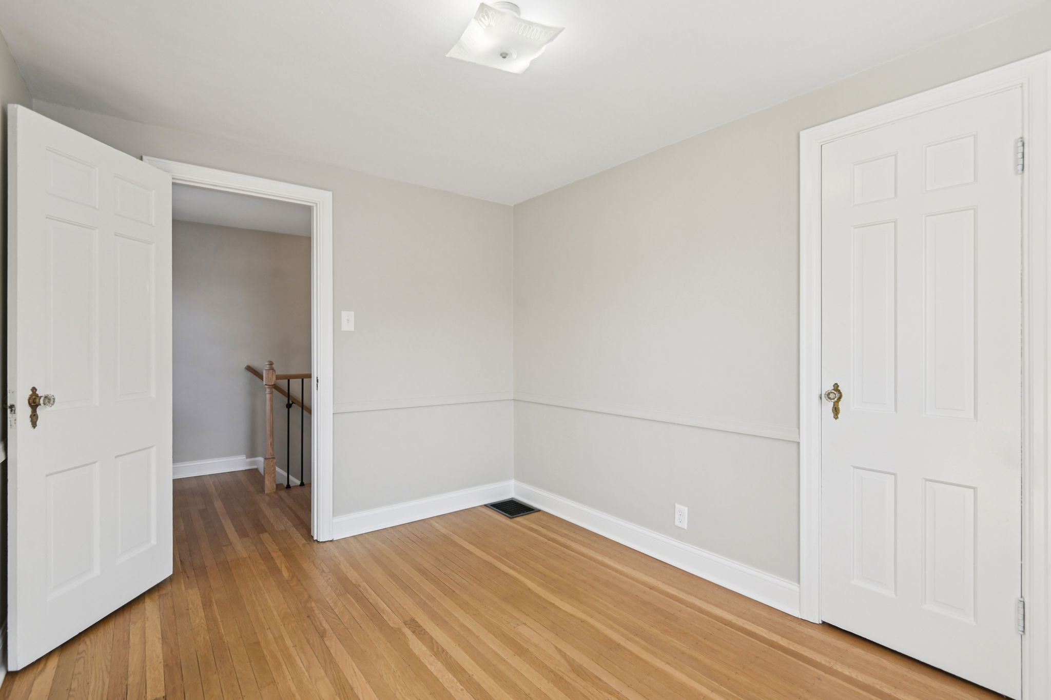 N Capitol Ave-S2502-035