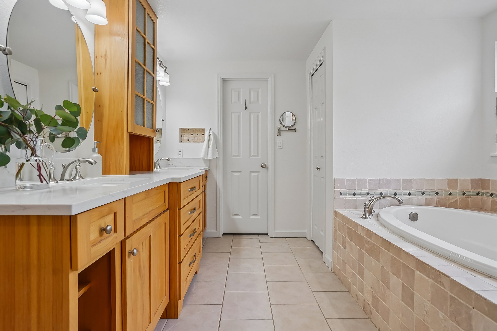 S Everett Way-S2106-039.jpg
