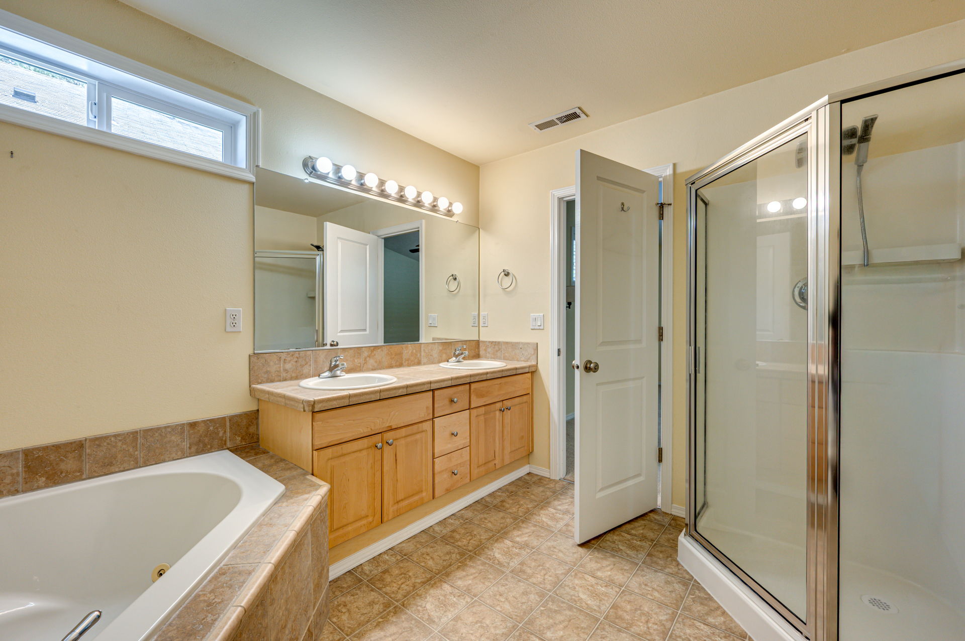 Photo 34