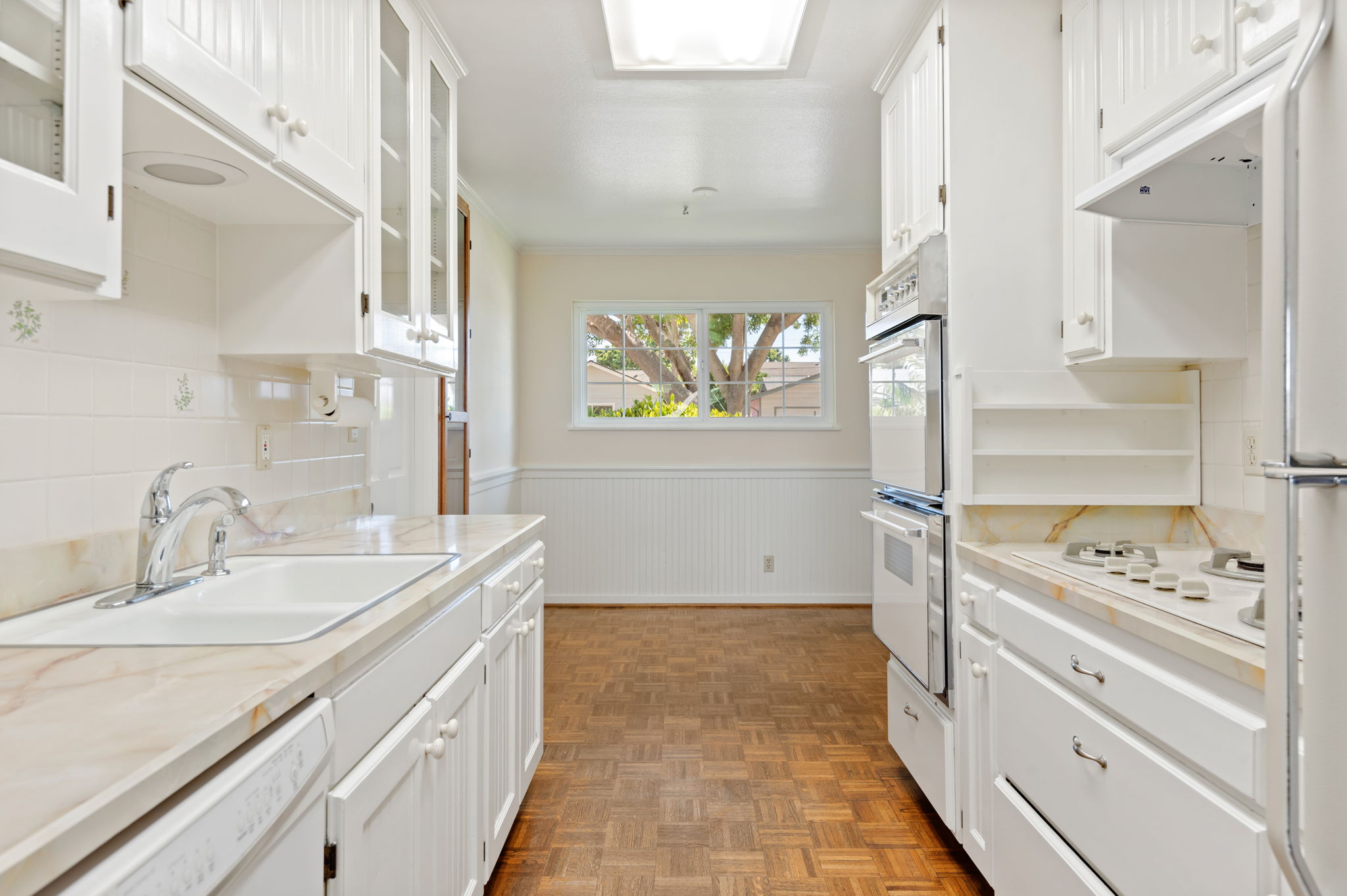 09 - Kitchen