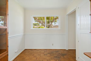 11 - Breakfast Area