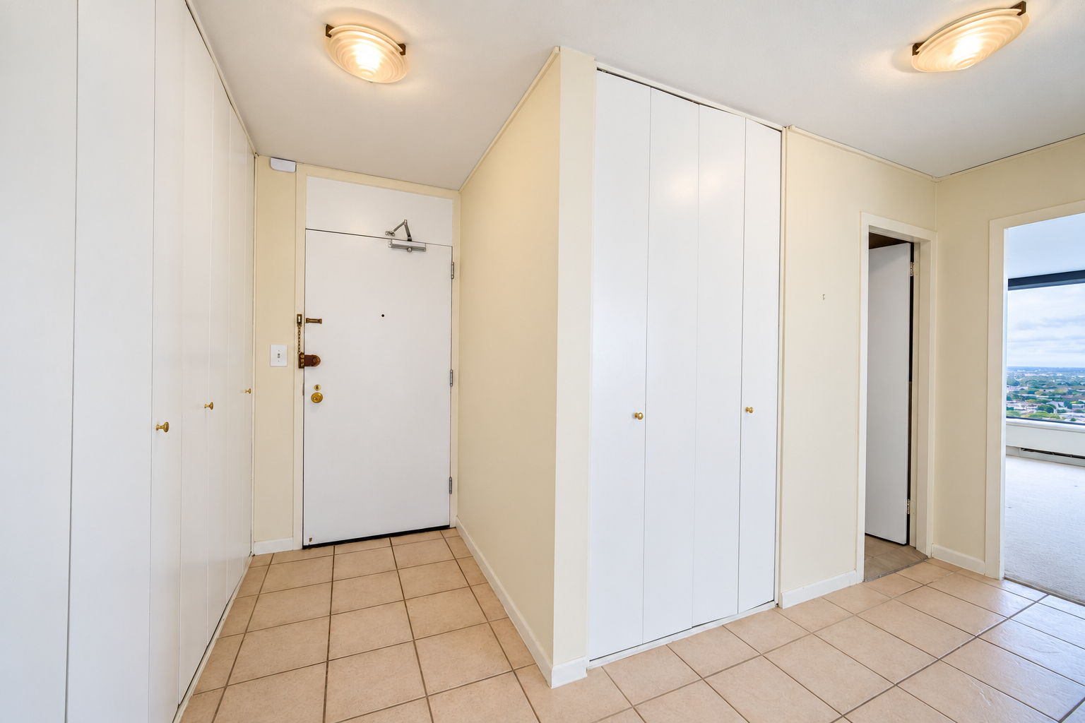 Entry reverse and closet