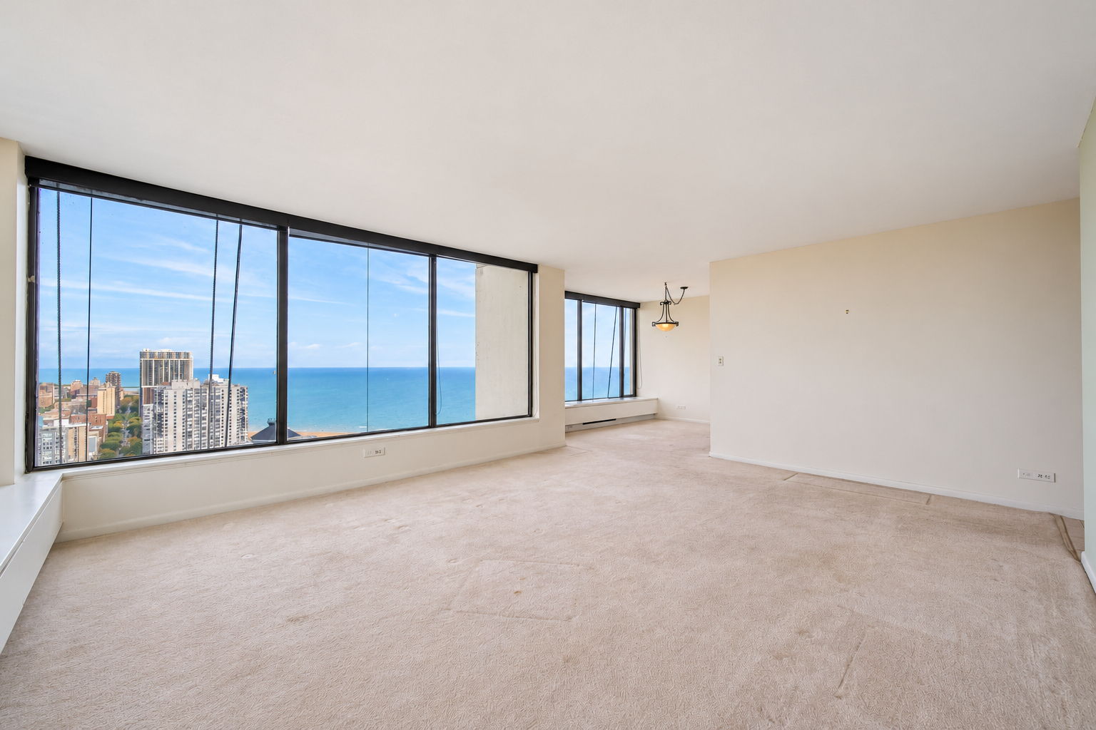 Living lake-facing window wall