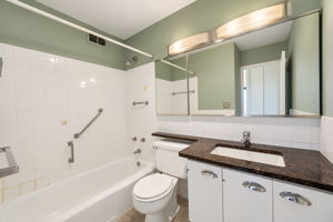 Bathroom vanity/tub