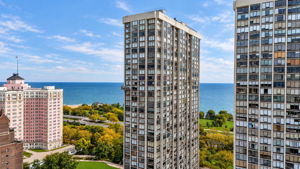 Lakefront and neighboring buildings context
