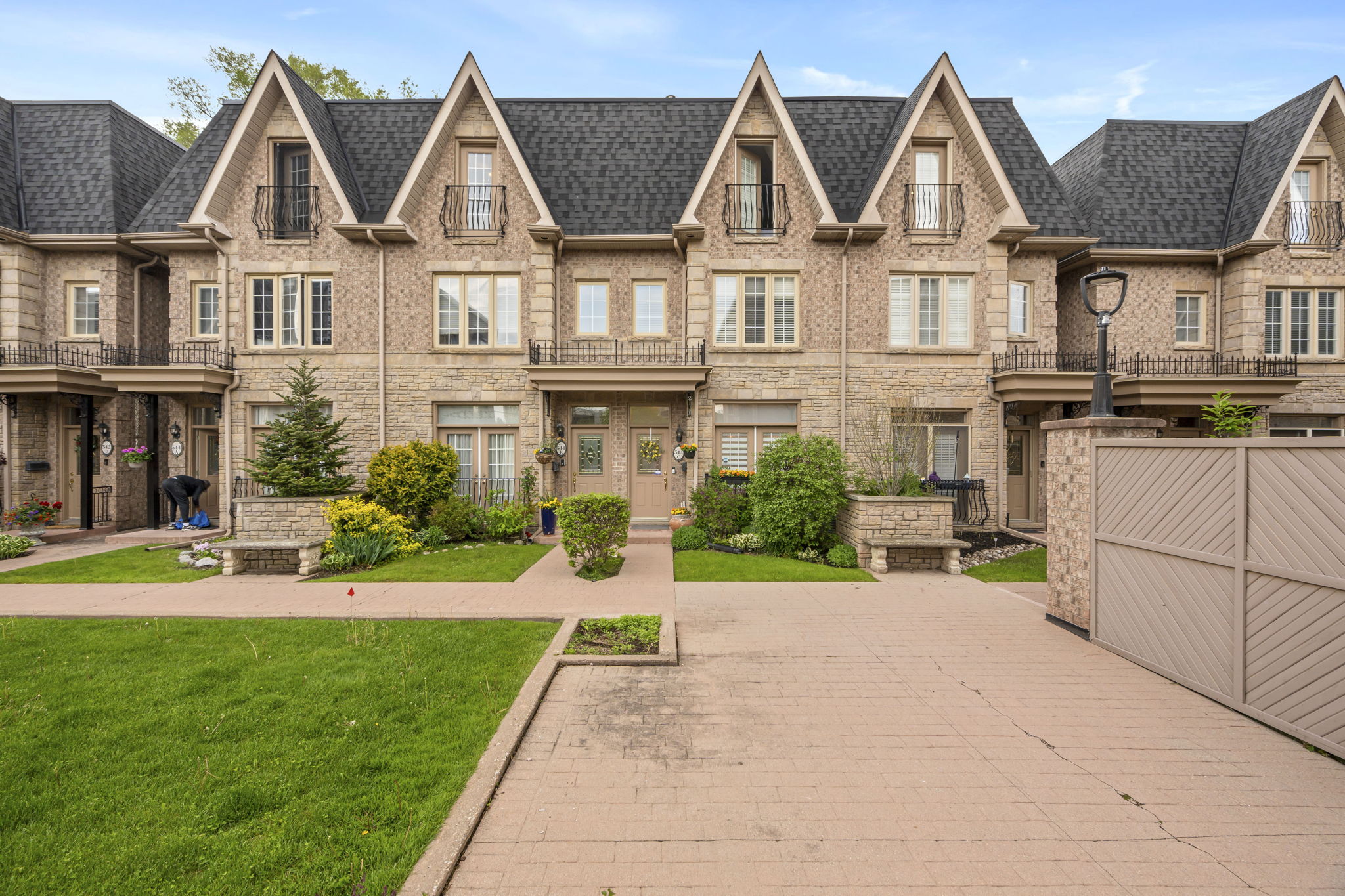 544C Scarlett Rd Toronto, ON M9P 2S2