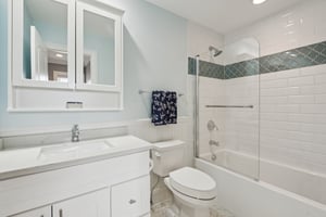 5450 N Natoma Ave_018.jpg
