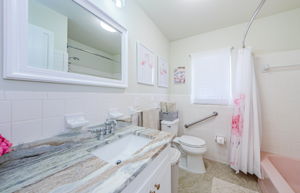 Bathroom 1a-2