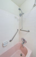 Bathroom 1b-2