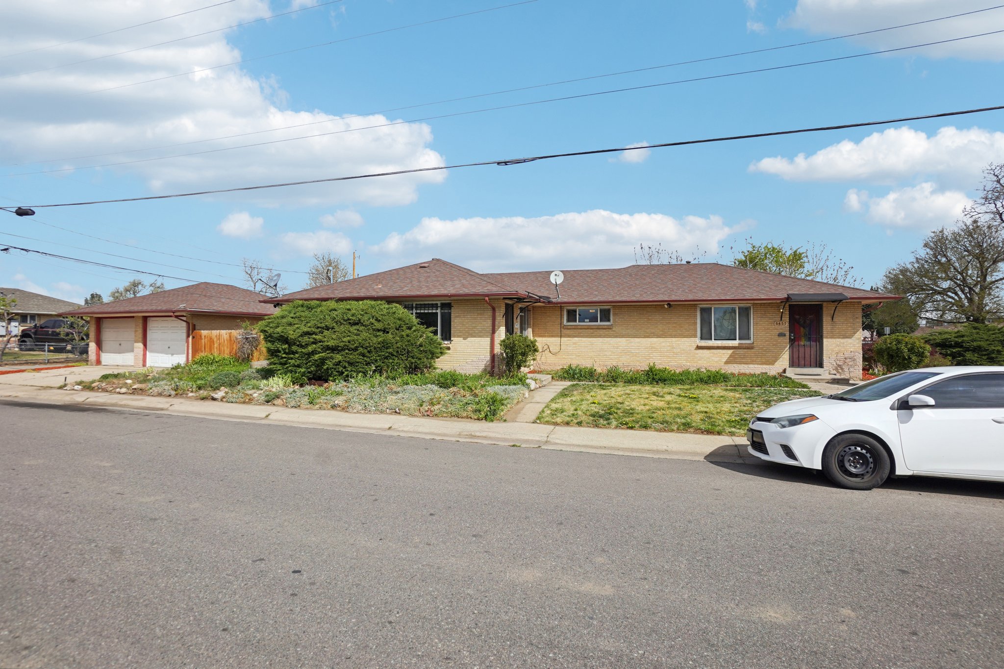 5457 E 36th Ave-S0704-002.jpg