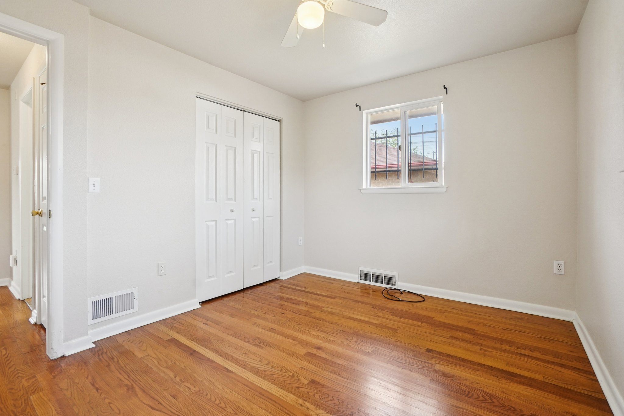 5457 E 36th Ave-S0704-017.jpg