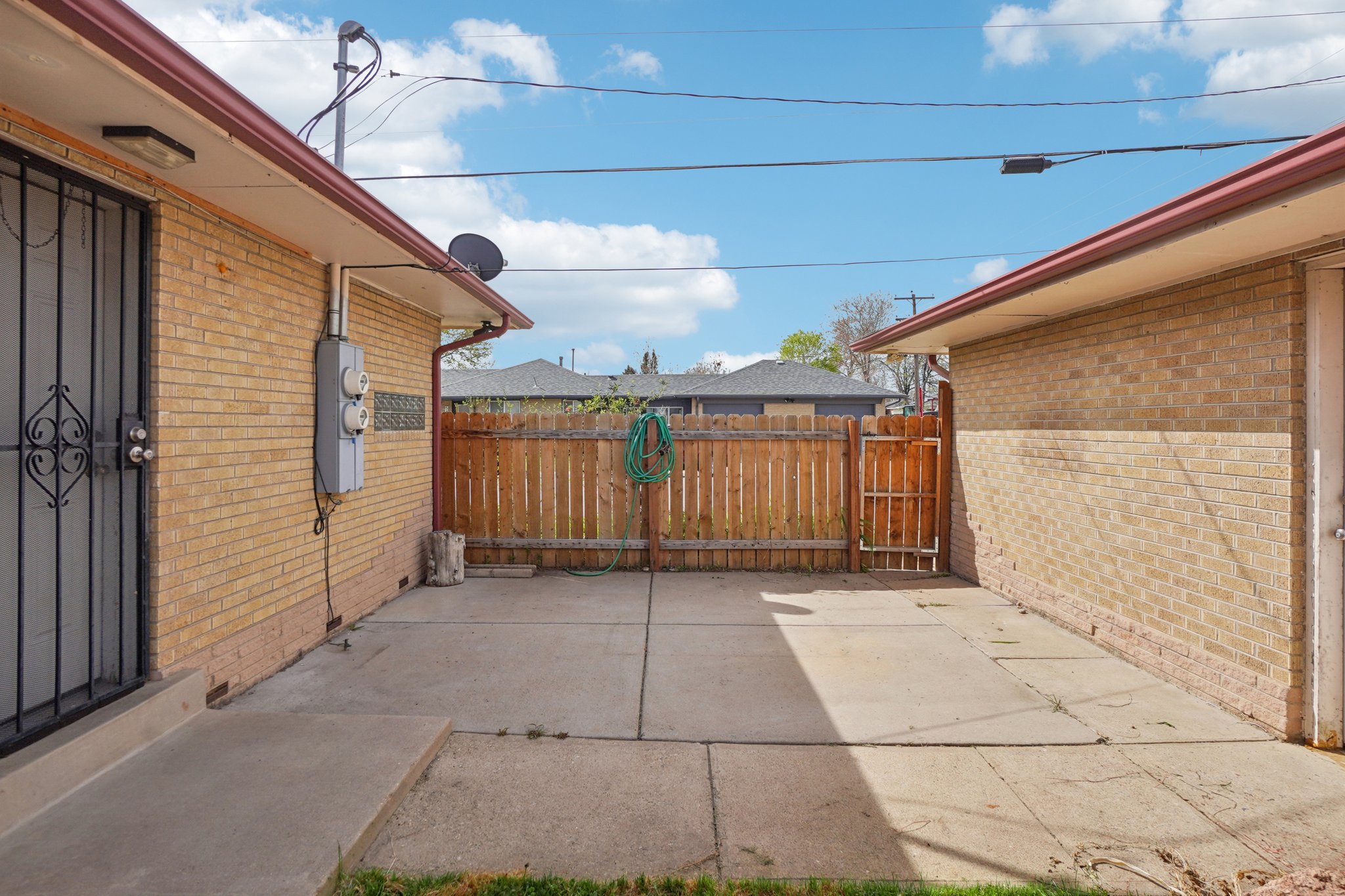 5457 E 36th Ave-S0704-025.jpg