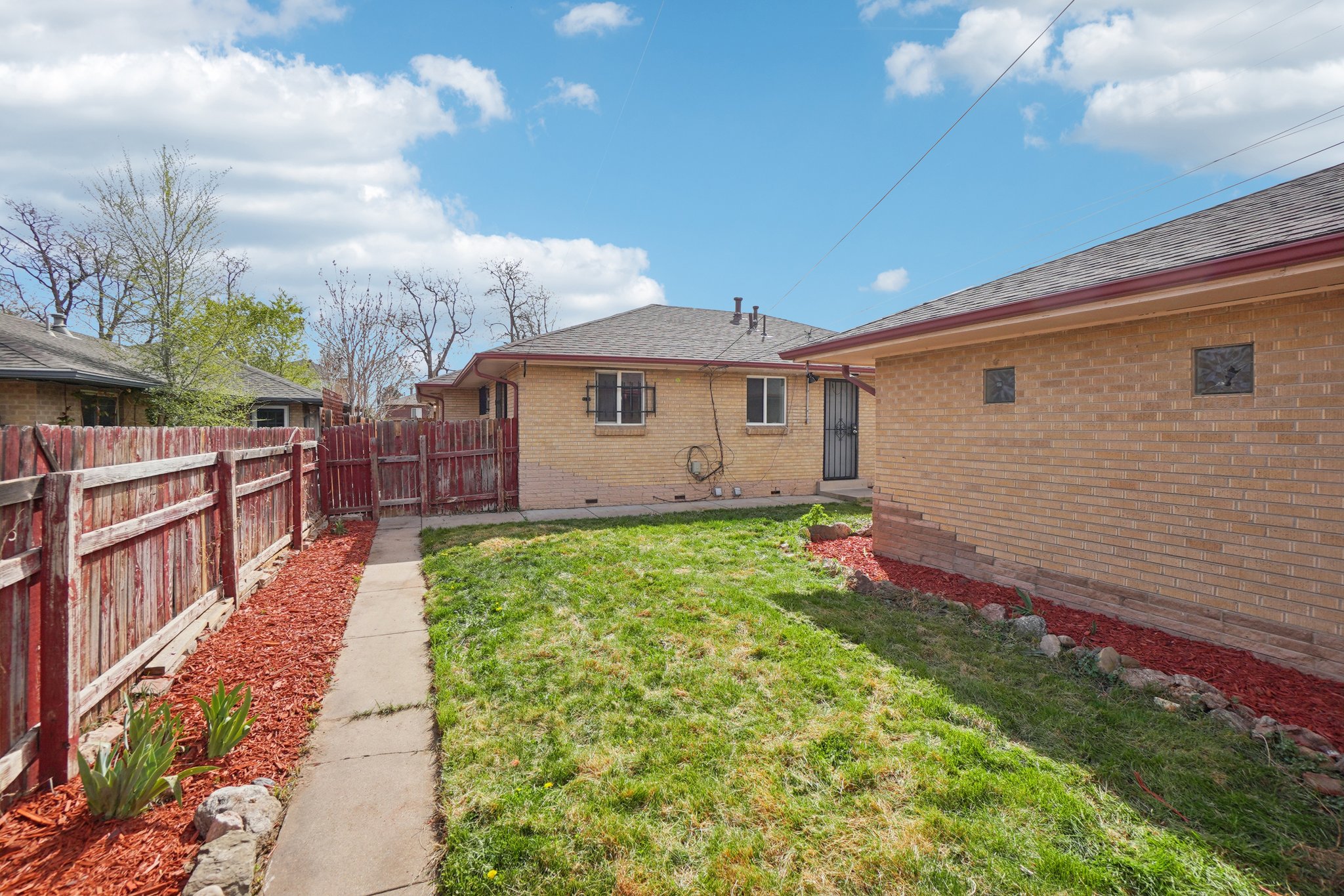 5457 E 36th Ave-S0704-027.jpg