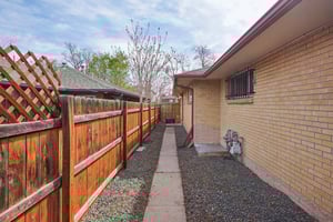 5455 E 36th Ave-S0704-017.jpg