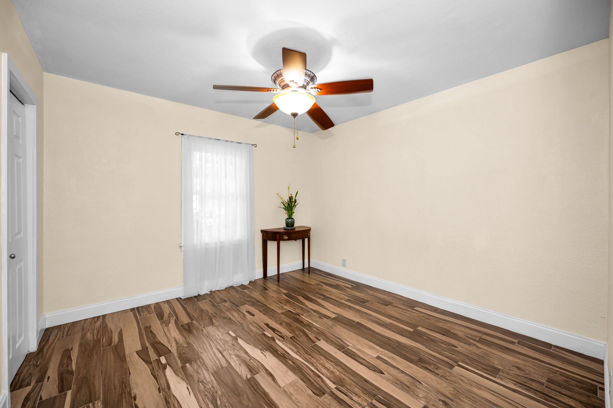 Bedroom51a