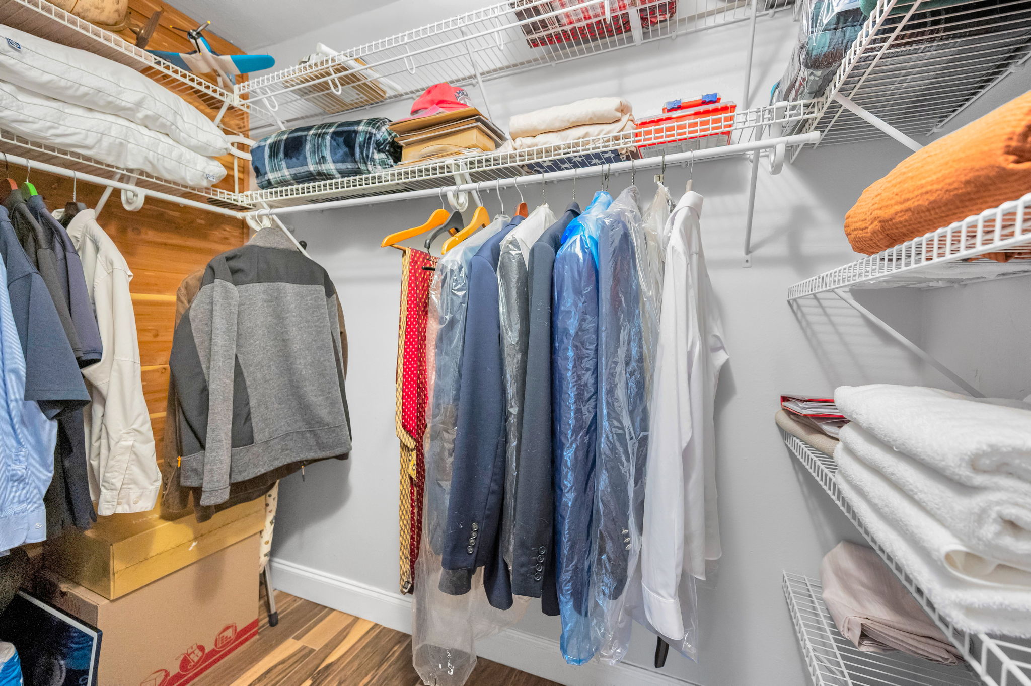Master Bedroom Walk-in Closet50