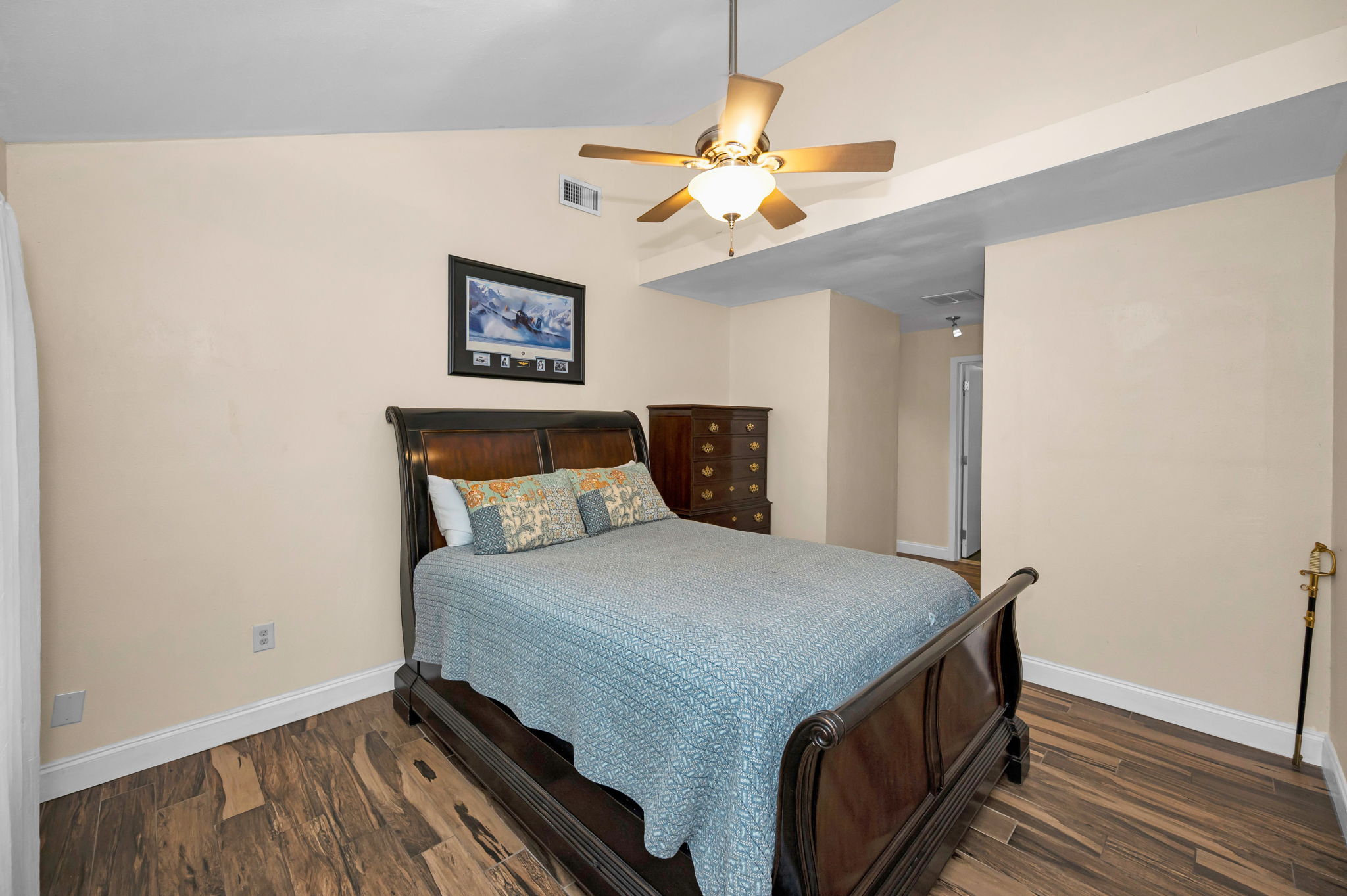 Master Bedroom51