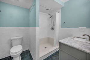 Master Bathroom50