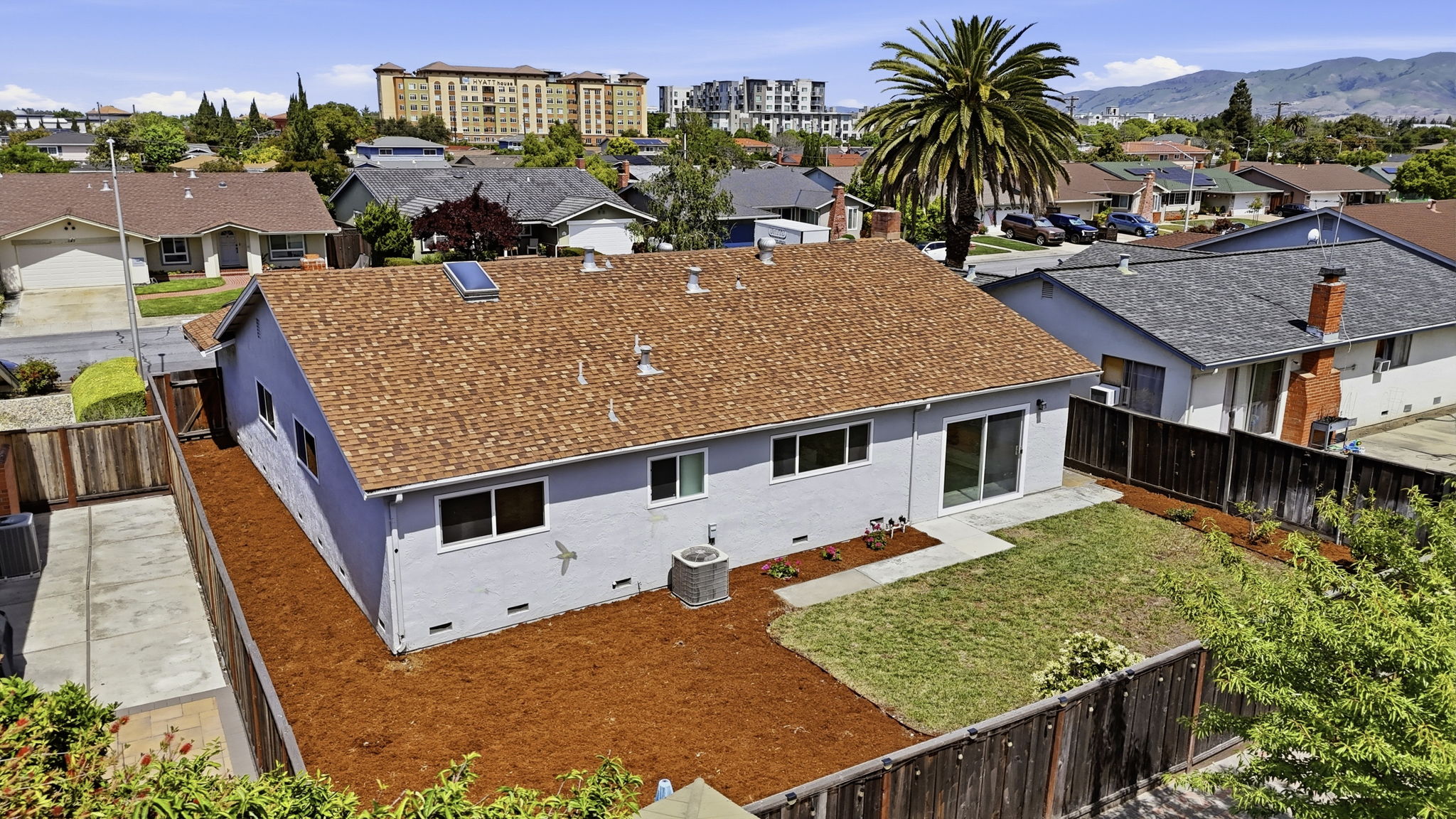 027_F8_AERIAL_546 Woodstock Way