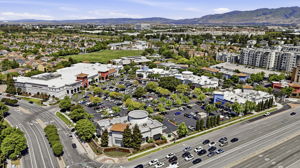 025_F8_AERIAL_546 Woodstock Way