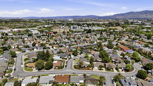 023_F8_AERIAL_546 Woodstock Way